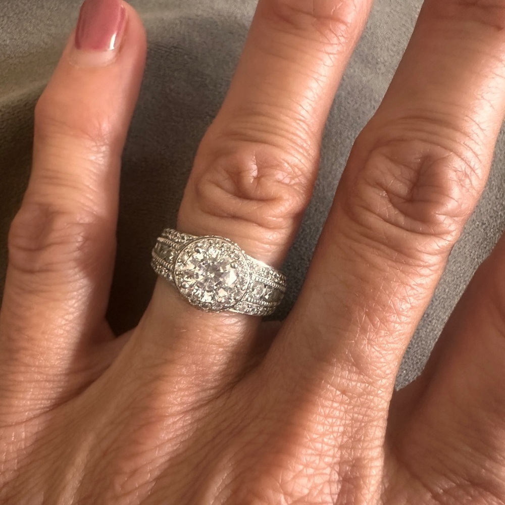 Elegant Silver CZ Woman’s Ring Perfect Travel or Vacation Size 6 Low Setting - Picture 7 of 12